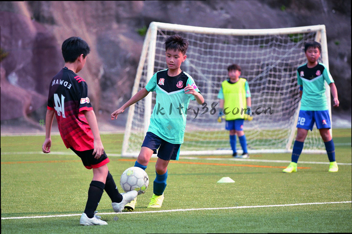 K1体验客服联系背景：赛博风格数据线条与运动剪影